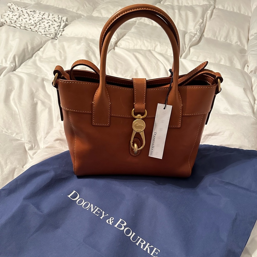 NWT Dooney and Bourke Amelie bag